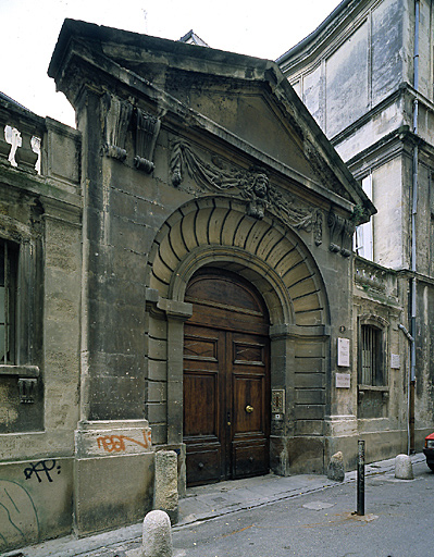 Porte d'entrée.