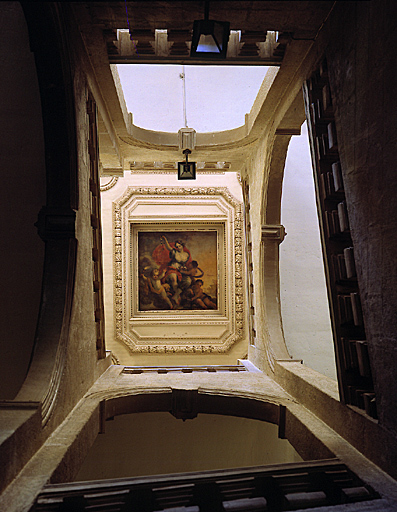 Escalier et peinture du plafond.