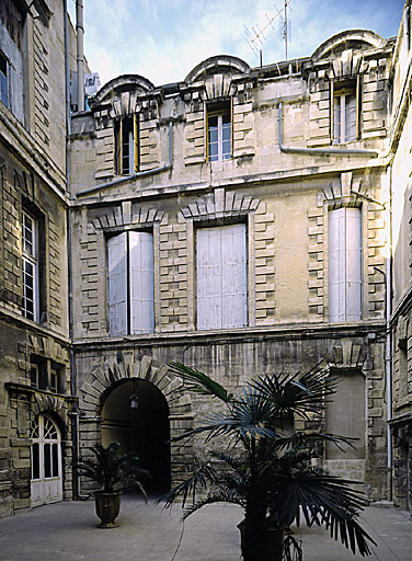 Façades sur cour.