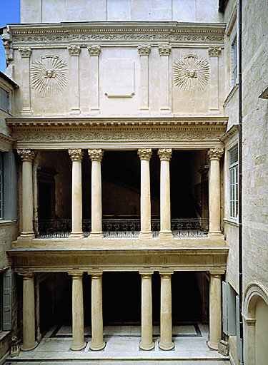 Façade de l'escalier.