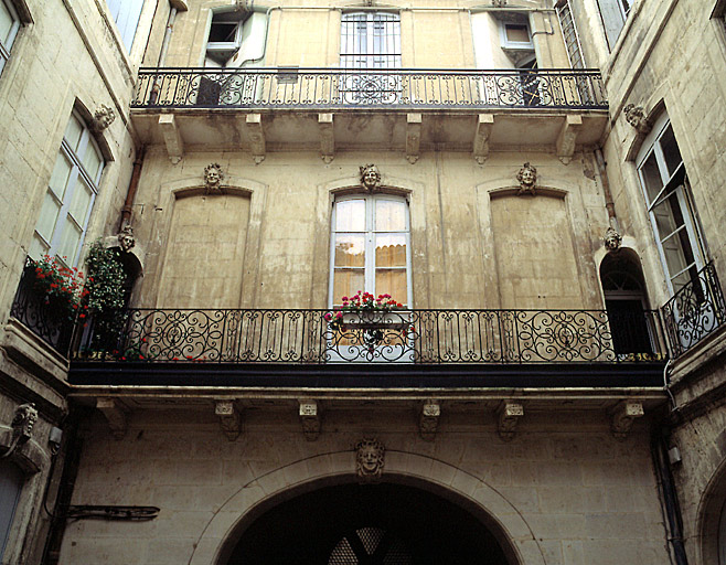 Fenêtres sur cour.