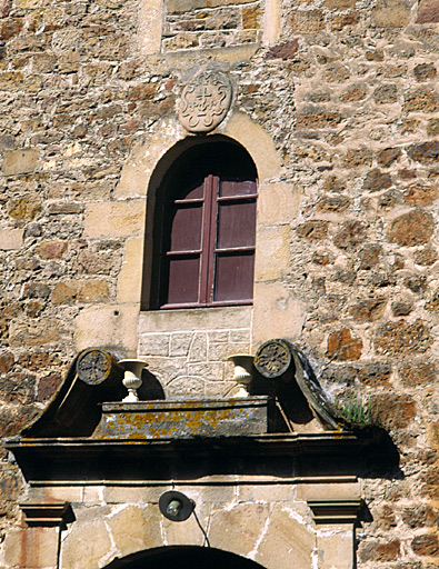 Fronton de la porte principale