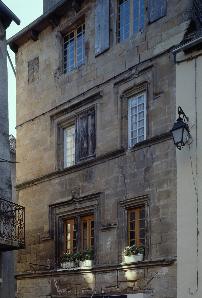 Elévation sur la rue de la Ville