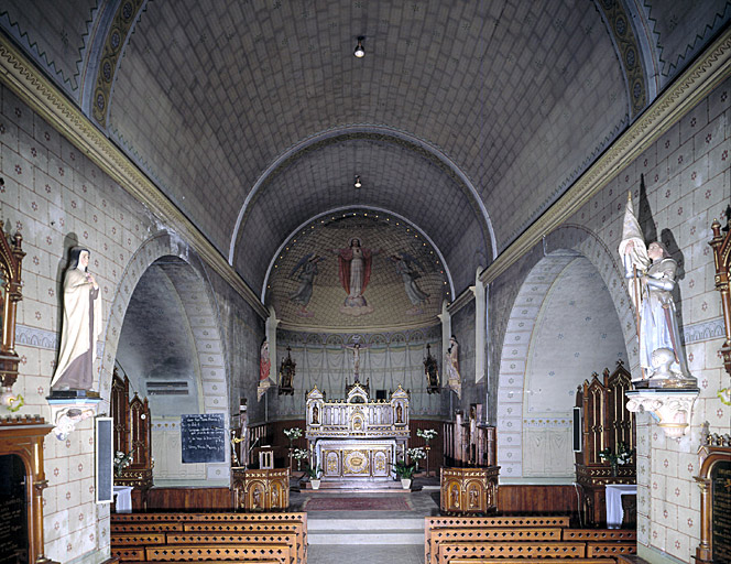 Vue d'ensemble de la nef et du choeur