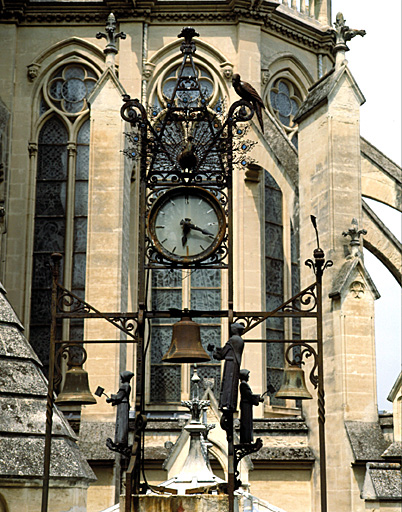 Jacquemart, vue des 3 cloches et des 3 abbés.