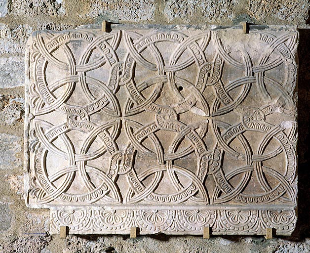 Fragment provenant de l'église pré-romane, 9e-10e siècle.