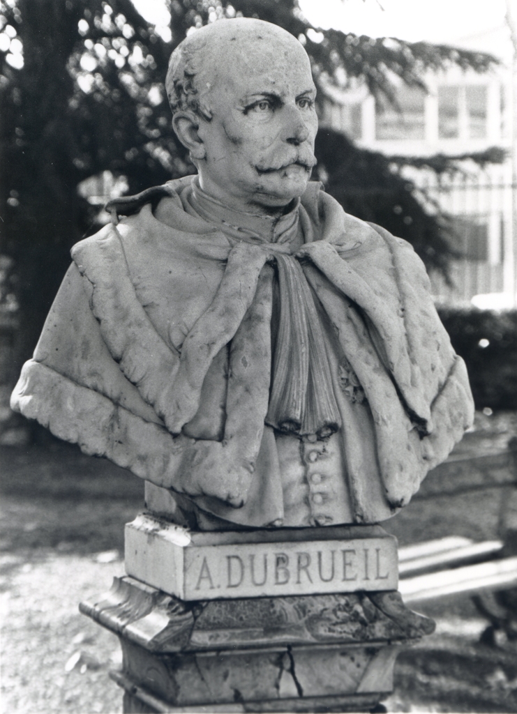 Buste de Dubrueil sculpté par Sébastien-Auguste Baussan.