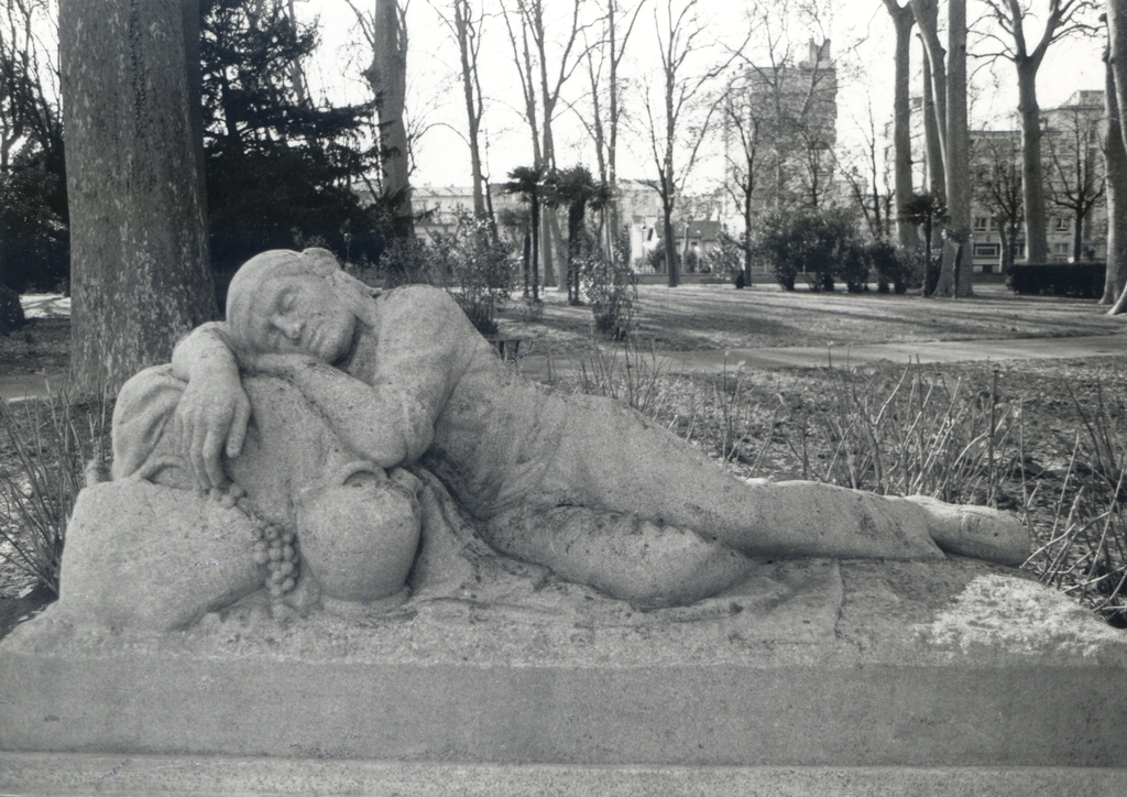 Vue d'ensemble de la statue.