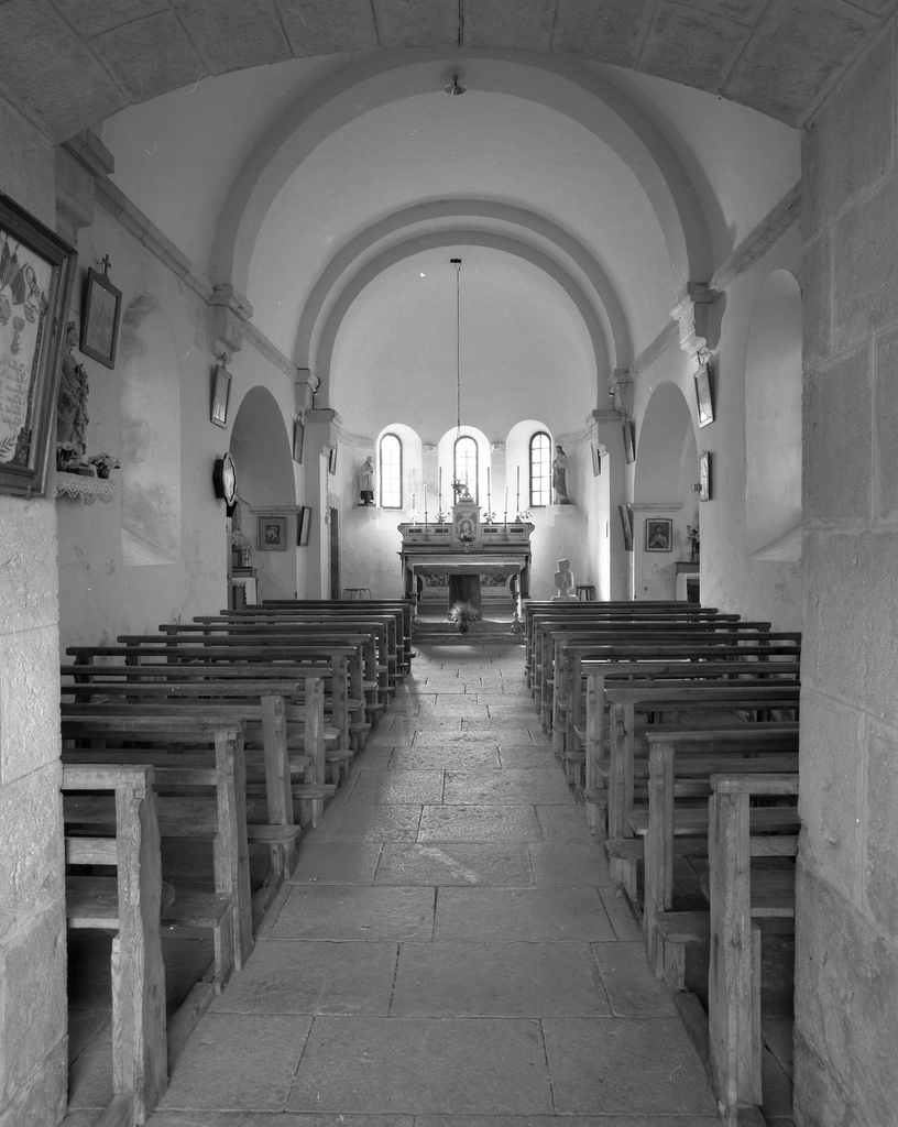 Vue d'ensemble de la nef et du choeur