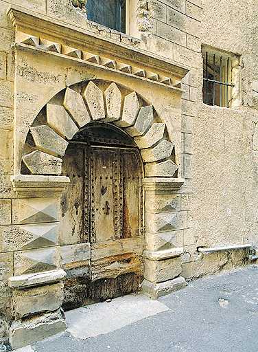 Porte, première moitié du 17e siècle.