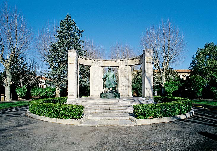 Monument aux Morts. Vue d'ensemble.