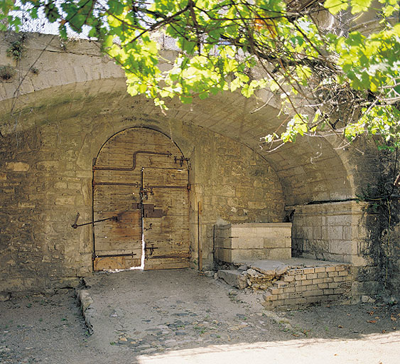 Dispositif d'entrée sur la rue, revers.