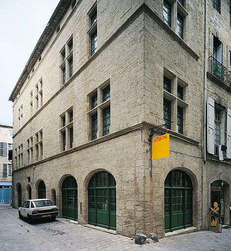 Façade sur la rue.