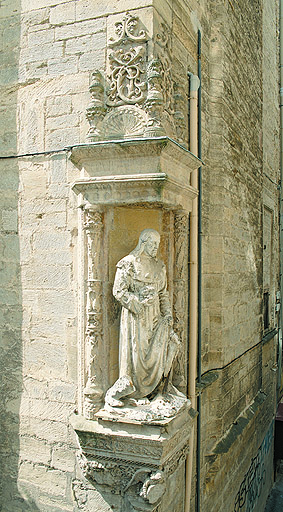 Niche d'angle, vue d'ensemble.