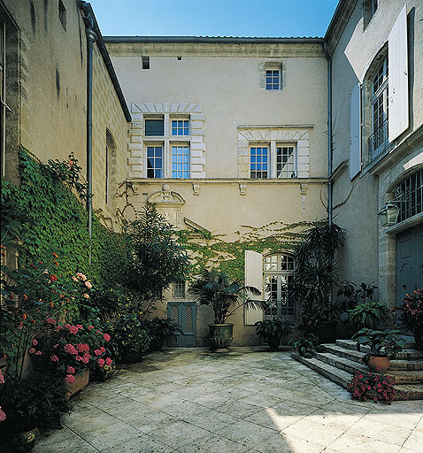 Cour intérieure, aile sur le jardin.