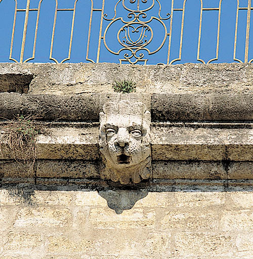 Gargouille à mascaron.