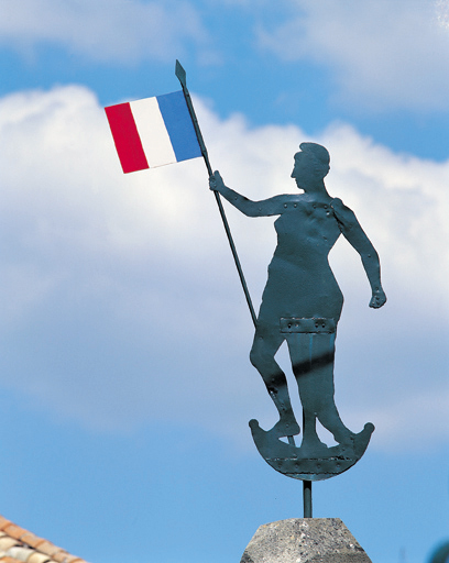 Détail de la figure en tôle découpée.
