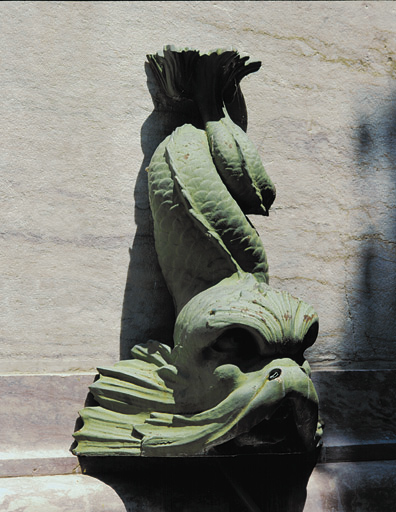 détail du dauphin sur la fontaine