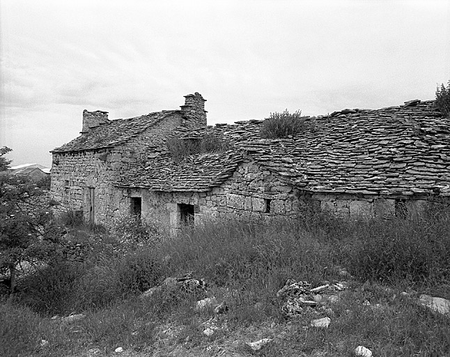 Vue d'ensemble prise de l'est.