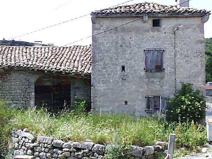 Vue d'ensemble du logis et de la grange-étable