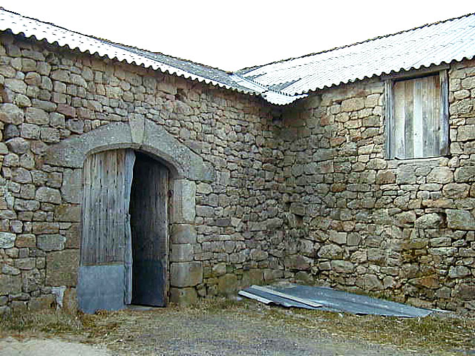 Porte charretière de la grange
