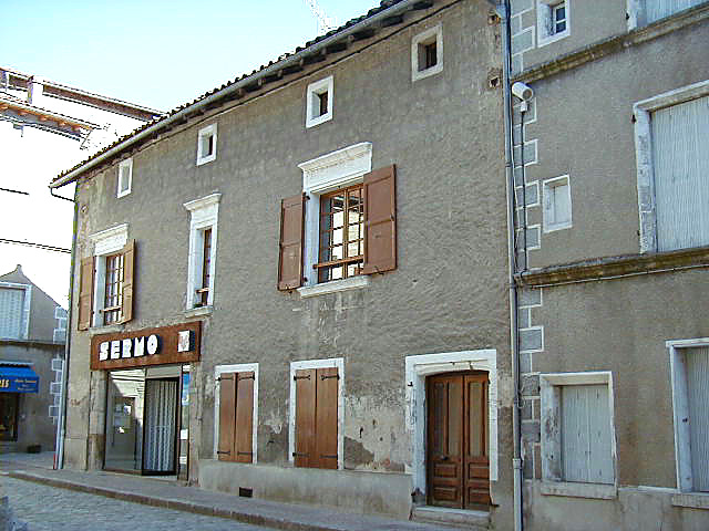 Vue d'ensemble de l'élévation sur la place