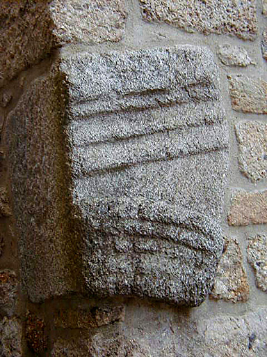 Détail de décor architectural de l'ancienne église en remploi