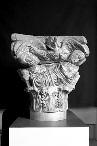 Chapiteau, seconde moitié du XIIe siècle. Nativité, la Vierge et l'ange. Provient de l'ancienne église Notre-Dame des Tables. Montpellier, Musée languedocien.