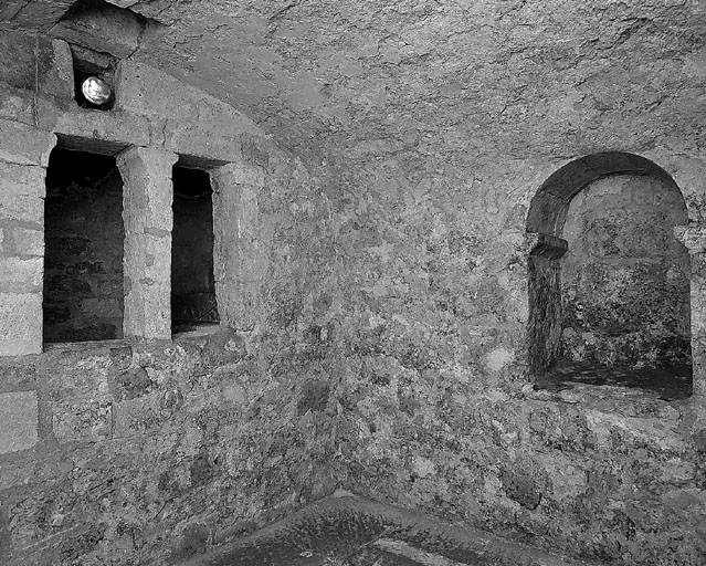 Ancienne synagogue, déshabilloir du mikvé (bains rituels).