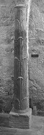 Colonne provenant du portail occidental de l'ancienne église Notre-Dame-des-Tables (disparue).