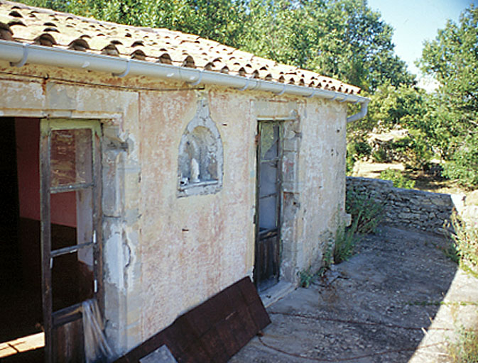 Vue de la façade sur la terrasse