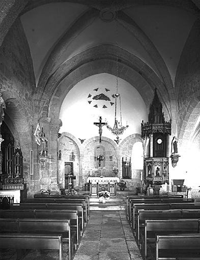 Vue d'ensemble de la nef et du choeur