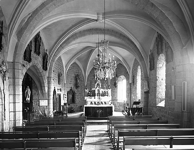 Vue d'ensemble de la nef et du choeur