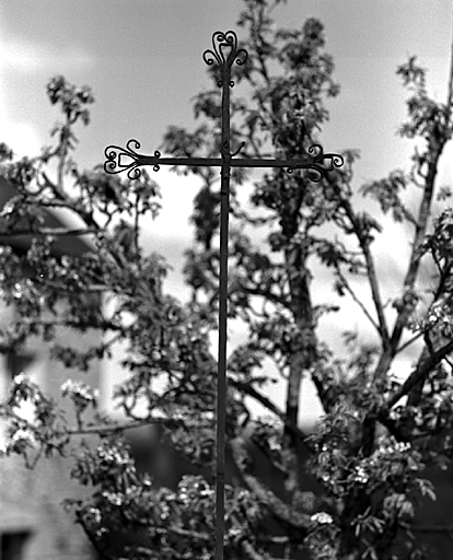Détail de la croix en fer forgé