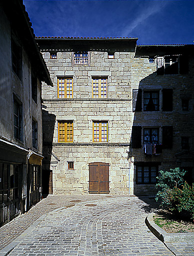 Vue d'ensemble de l'élévation sur rue