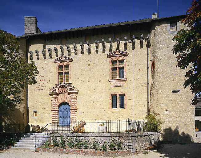 Vue d'ensemble de l'élévation sud après restauration