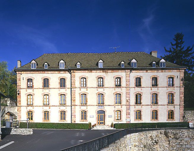 Asile d'aliénés : hôpital psychiatrique