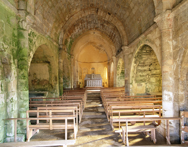 La nef, vue prise depuis l'entrée vers le choeur