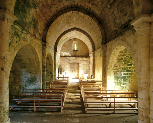 La nef, vue prise depuis le choeur vers l'entrée
