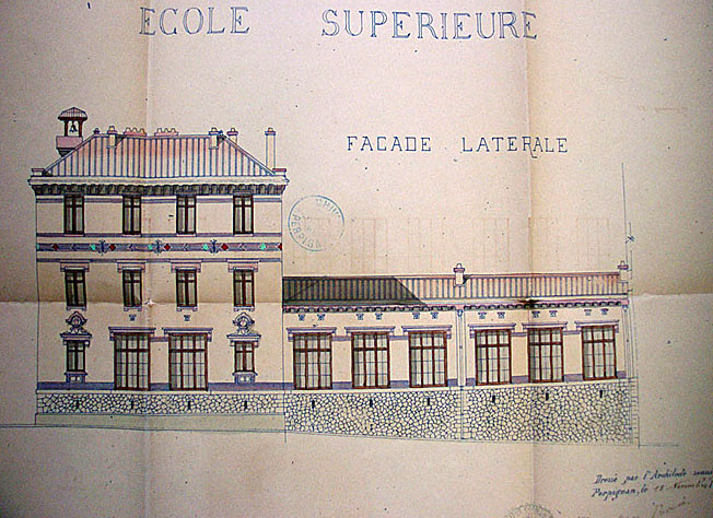 'Ville de Perpignan. Ecole Supérieure [de garçons]. Façade latérale', élévation, dessin à la plume sur papier avec rehauts de couleurs, par Léon Baille architecte de la ville, 15 novembre 1895.