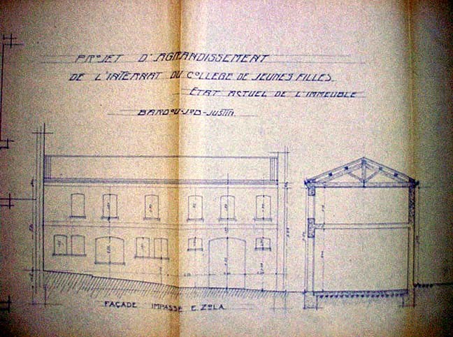 'Perpignan. Projet d'agrandissement de l'Internat du Collège de Jeunes Filles : plan de l'état actuel et aménagement', plans et élévations, dessin à la plume sur papier, n.s., 17 août 1932. Détail. Etat actuel de l'immeuble, élévation de la façade impasse Emile Zola et coupe.