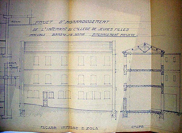 'Perpignan. Projet d'agrandissement de l'Internat du Collège de Jeunes Filles : plan de l'état actuel et aménagement', plans et élévations, dessin à la plume sur papier, n.s., 17 août 1932. Détail. Aménagement projeté, élévation de la façade impasse Emile Zola et coupe.