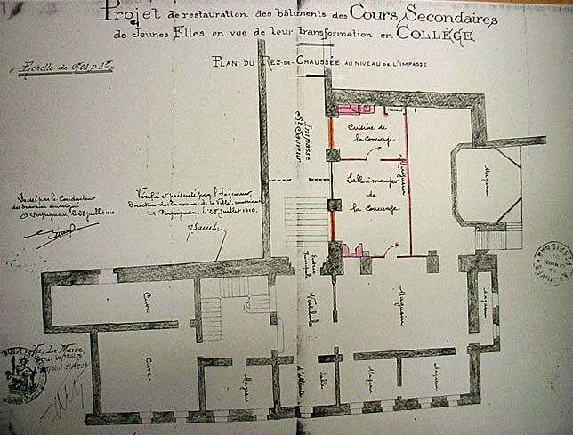 'Perpignan. Projet de restauration des bâtiments des cours secondaires de jeunes filles en vue de leur transformation en collège', plan du rez-de-chaussée 'au niveau de l'impasse', papier, par le conducteur des travaux (signature illisible), 28 juillet 1910.