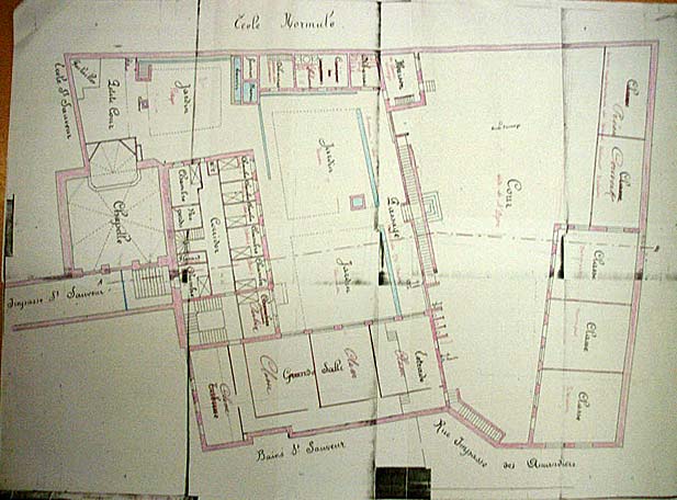 'Perpignan. Cours secondaire de Jeunes Filles', plan d'ensemble du premier étage, encre sur papier avec rehauts de couleurs, par Léon Baille, 12 novembre 1895.