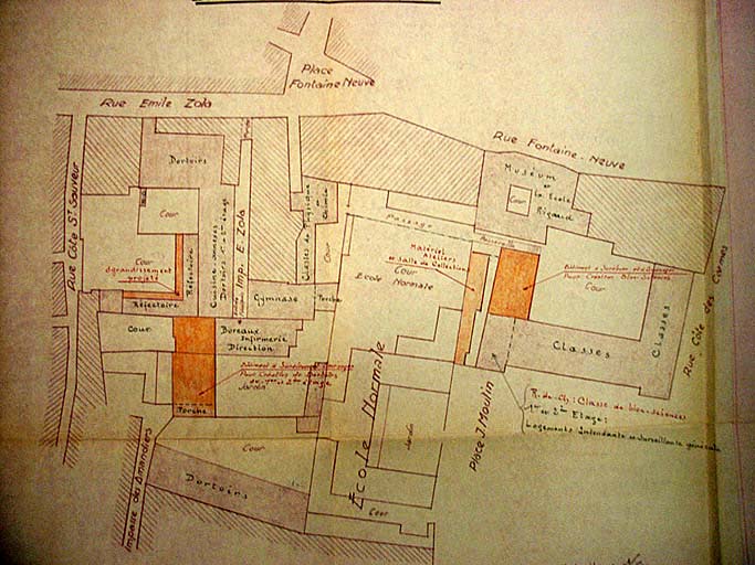 'Perpignan. Collège de jeunes filles', plan de masse, repères et plan d'ensemble, encre sur papier, par Lida, 22 novembre 1955. Détail. Plan de masse.