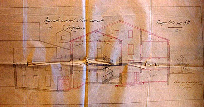 'Agrandissement de l'Ecole Normale de Perpignan', coupe faite sur AB, encre sur calque, par Vignol, 1er juin 1869. avec en jaune l'école actuelle et en rose les bâtiments à ajouter.