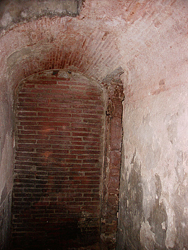 Couloir menant aux latrines, à l'arrière de la salle capitulaire.