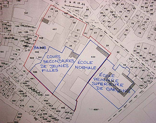 Restitution sur le cadastre de 1975 de l'emprise de l'Ecole supérieure de garçons, des Cours secondaires de jeunes filles et de l'Ecole normale de garçons, d'après plusieurs plans de 1895.