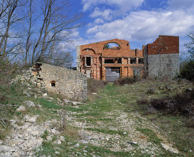 Vue d'ensemble de l'atelier de Paul Dardé à Saint-Maurice-de-Navacelles.