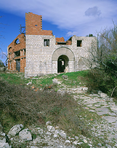 Vue d'ensemble de l'atelier de Paul Dardé à Saint-Maurice-de-Navacelles.